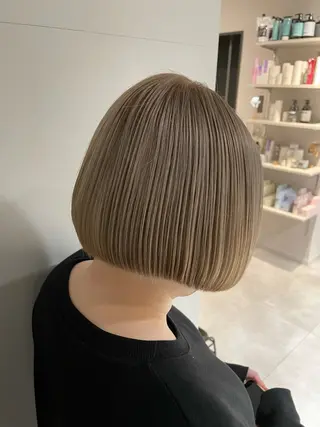 ショート カラー ブリーチ👩🦳/ ✂︎MANAMIのヘアスタイル