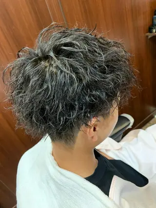ショート パーマ メンズ 羽木 隆徒のヘアスタイル