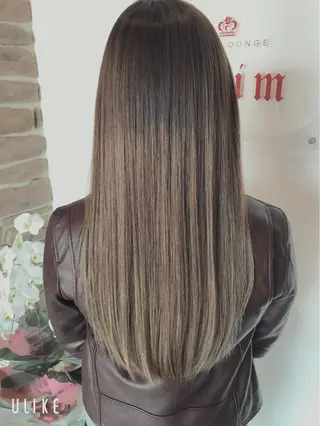 ロング カラー 浅岡 のどかのヘアスタイル