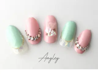 ミディアム カラー ネイル Aayley アイリ―サロンのネイルデザイン