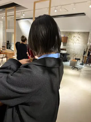 ショート カラー Yui⭐️ 透け感カラーのヘアスタイル