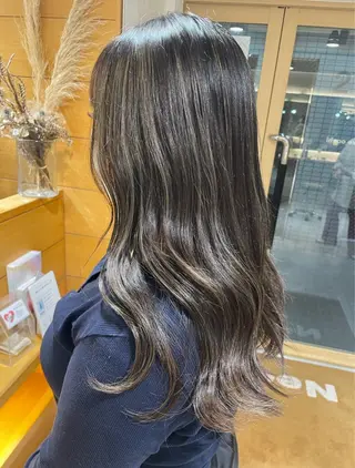 セミロング 齋藤 咲のヘアスタイル
