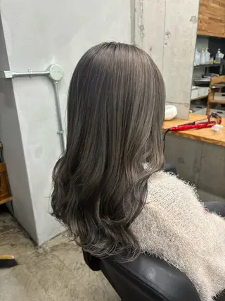 ミディアム カラー mono / Manatoのヘアスタイル