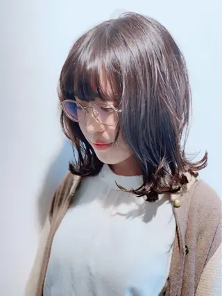 ミディアム ヤノ ナオミのヘアスタイル