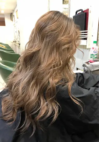 ロング 韓国レイヤー外国人風 透明感カラー髪質改善のヘアスタイル