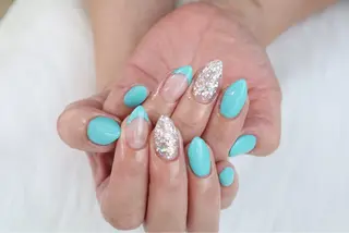 ネイル カラーズビューティサロン所属・石井 桃子のネイルデザイン