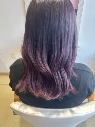 カラー momb 折戸結菜のヘアスタイル