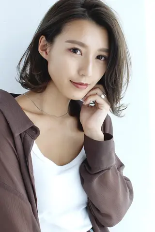 ミディアム カラー 浅沼 久瑠美のヘアスタイル