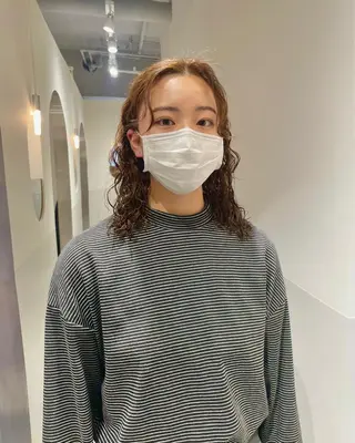 ミディアム カラー パーマ satsuki 暖色・ブラウンカラーのヘアスタイル