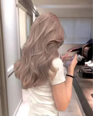 ロング カラー 柔らかbeige モトキのヘアスタイル