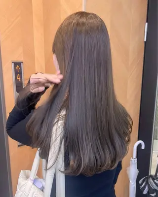 ロング カラー MIYU透明感カラー ブリーチなしWカラーのヘアスタイル
