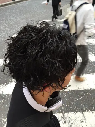 ショート パーマ メンズ 吉岡 三四朗のヘアスタイル