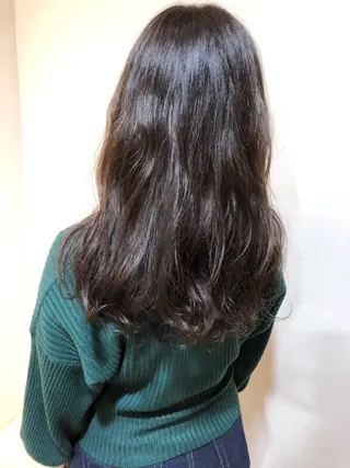 ロング カラー MIOベージュカラー 柔らかいカラーのヘアスタイル