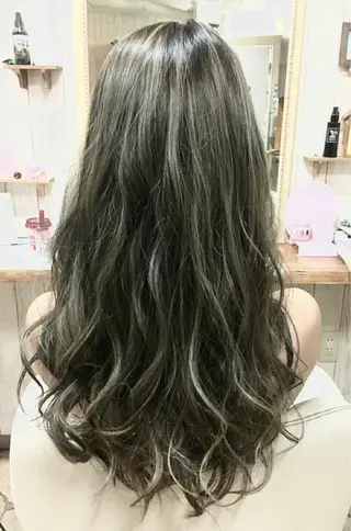 ロング カラー ヘアアレンジ KR2S マネージャーのヘアスタイル