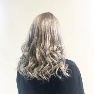 ミディアム EARTH長岡 🌼渡辺まい🌼のヘアスタイル