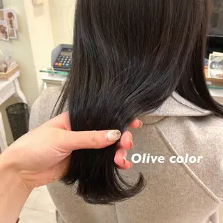 セミロング カラー 大久保 愛のヘアスタイル