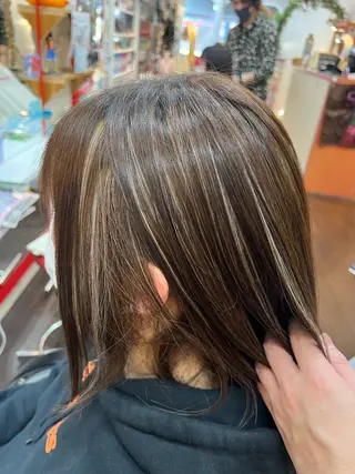 ミディアム カラー まさき✂︎ブリーチ／ デザインカラーのヘアスタイル