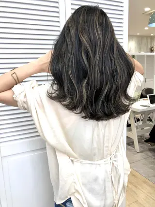 セミロング カラー タナカ タクヤのヘアスタイル