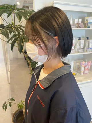 ショート カラー 梛木 唯のヘアスタイル