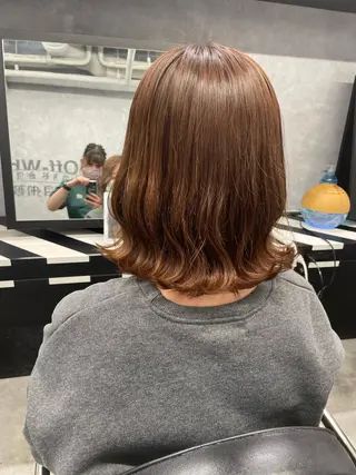 ミディアム Cielro/ダブル カラー/西田咲希のヘアスタイル