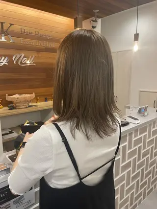 セミロング カラー やまこし 美裕樹のヘアスタイル