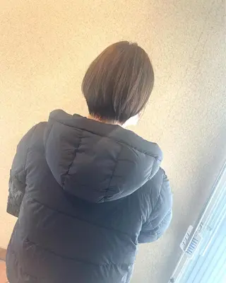 ショート カラー 佐々木 麻純のヘアスタイル