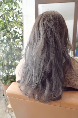 ロング カラー 佐山 眞紀のヘアスタイル