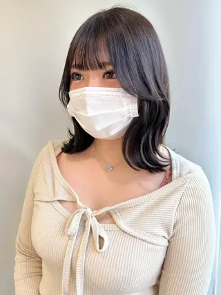 ミディアム カラー 山口 莉奈のヘアスタイル