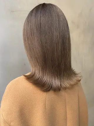 セミロング カラー shiori ﾍﾞｰｼﾞｭｶﾗｰのヘアスタイル
