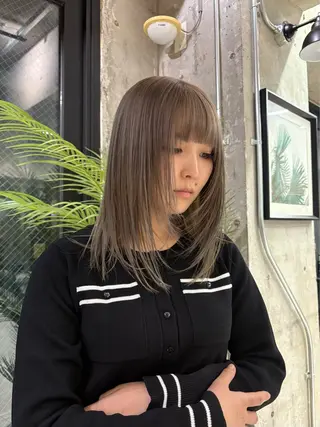 セミロング カラー KAEDE🌺Wカ ラー/ホワイトカラーのヘアスタイル
