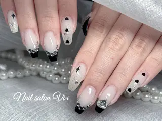 ネイル Nailsalon Vi+ももか🩷のネイルデザイン