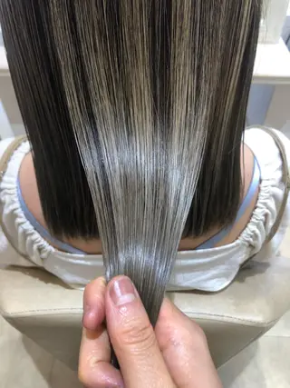 ミディアム izumi （いずみ）のヘアスタイル