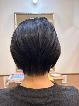 ショート シンセティックヘアデザイン所属・吉井 愛のヘアスタイル