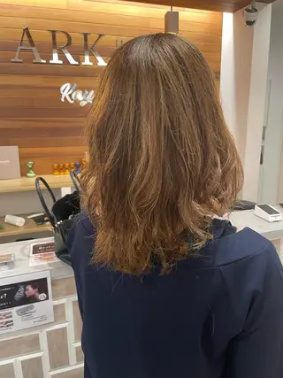 セミロング カラー やまこし 美裕樹のヘアスタイル