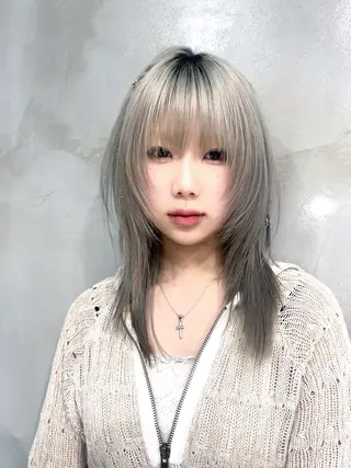 ミディアム Airi 韓国y2k ハイレイヤーのヘアスタイル