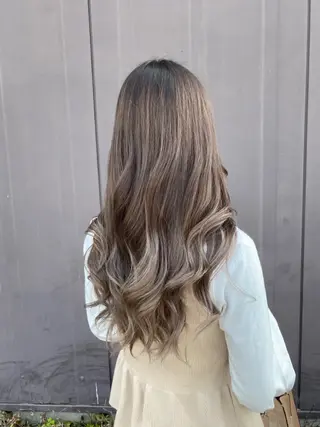 ロング カラー 山西 真琴のヘアスタイル