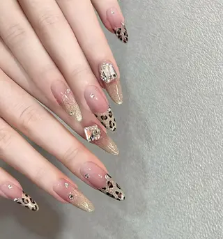 ネイル Pure&Rich Nailのネイルデザイン