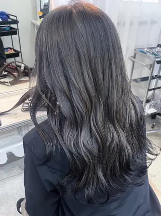 セミロング カラー 三條 朋香のヘアスタイル