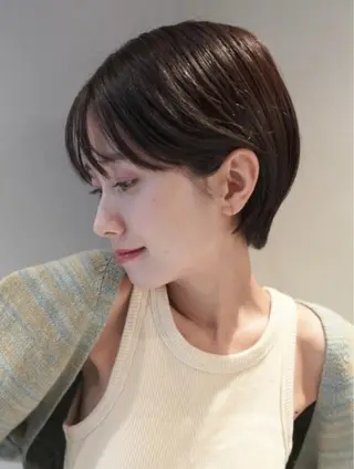 ショート カラー 圧倒的 毛流れ センターパートのヘアスタイル