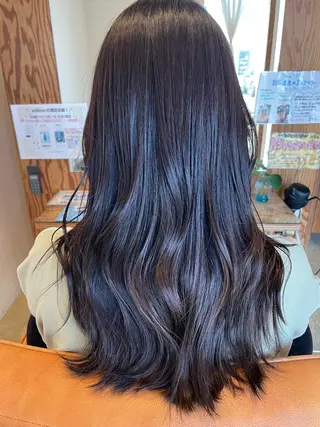 ロング カラー 鏡原 実和のヘアスタイル