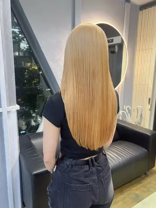 ロング カラー YUI ハイトーンカラーのヘアスタイル