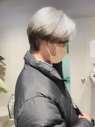 ショート メンズ ハイトーン×レイヤー カットTAKUMIのヘアスタイル