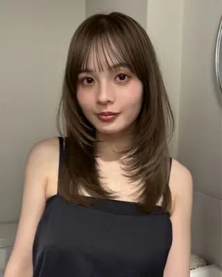 ミディアム 表参道ミディアム レイヤー山岸季生のヘアスタイル