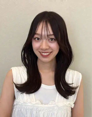 ミディアム mei / レイヤー 顔まわり 🤍のヘアスタイル