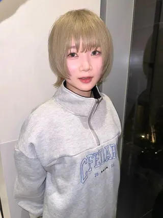 ショート カラー ブリーチ😼 ボブ✍️レイヤーのヘアスタイル
