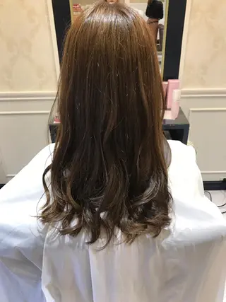 ロング カラー 粟田 めぐみのヘアスタイル