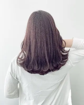 セミロング カラー ✴️Siesta✴️ 髪質改善艶カラーのヘアスタイル