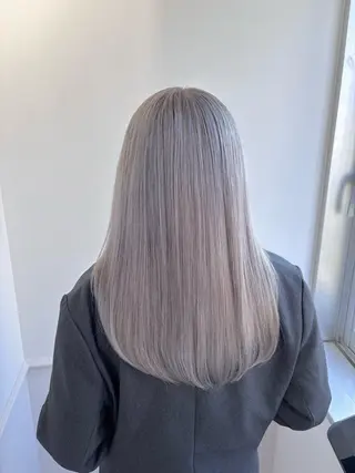 カラー ニトウ レイナのヘアスタイル