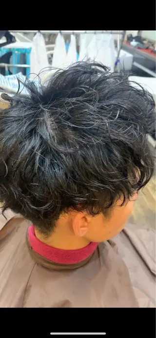 ショート パーマ メンズ 二本木 秀成のヘアスタイル