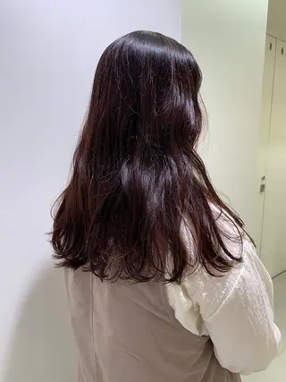 ロング カラー SAKINO． ベージュカラーのヘアスタイル